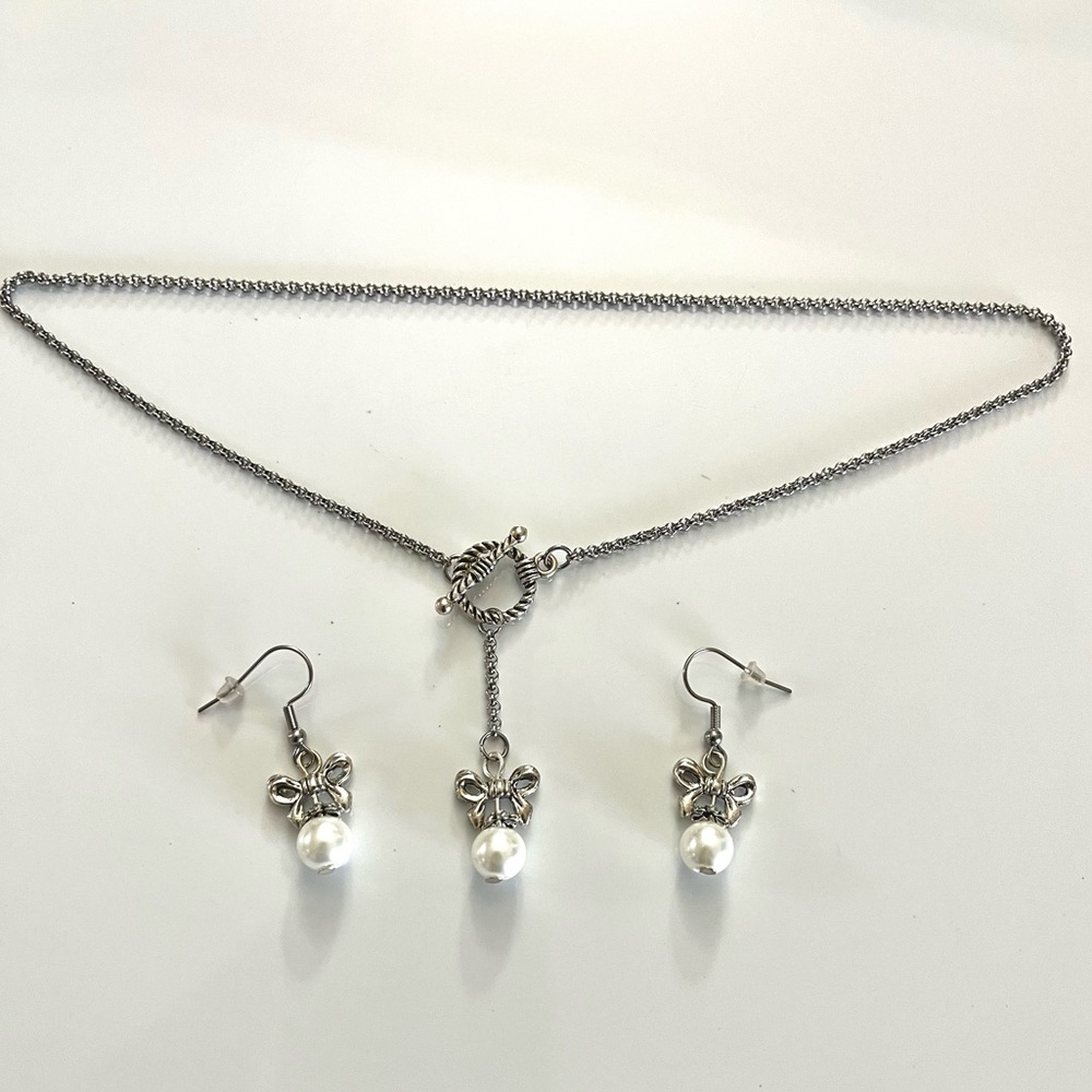 Handmade set . Y shape necklace hair bow and pearls + matching earrings . - Picture 4 of 11
